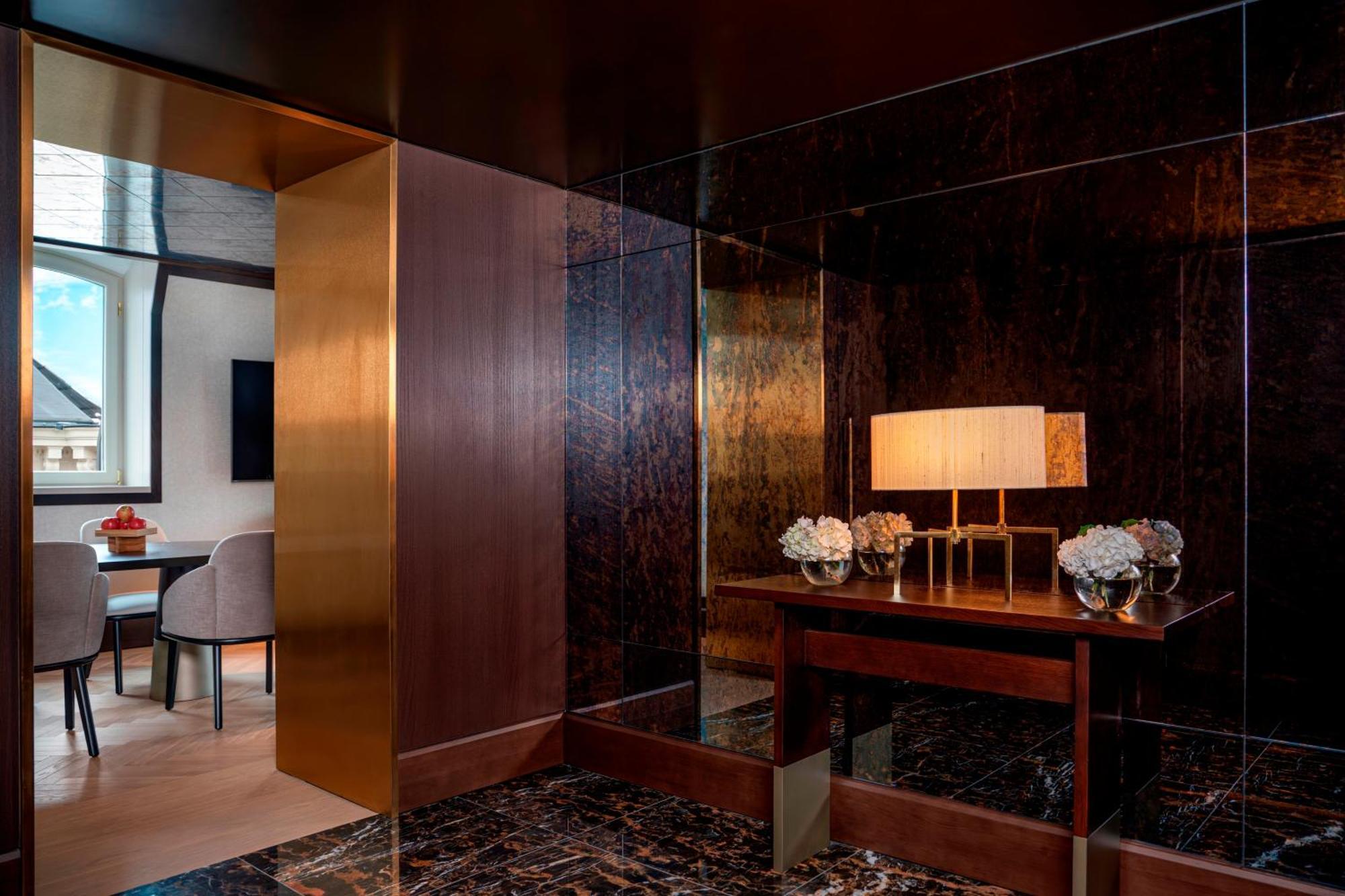 Almanac Palais Vienna Otel Dış mekan fotoğraf The interior of a suite at the Mandarin Oriental, Munich