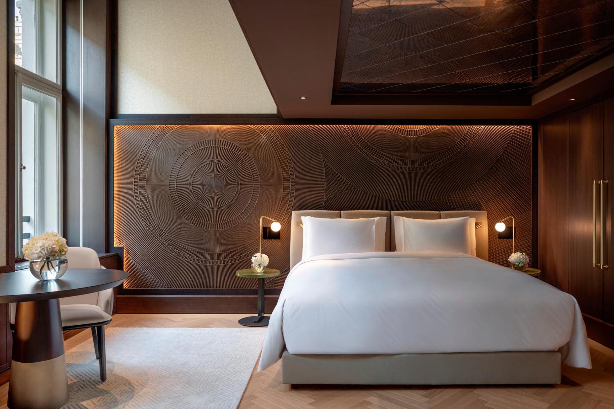Almanac Palais Vienna Otel Dış mekan fotoğraf A bedroom at The London Edition