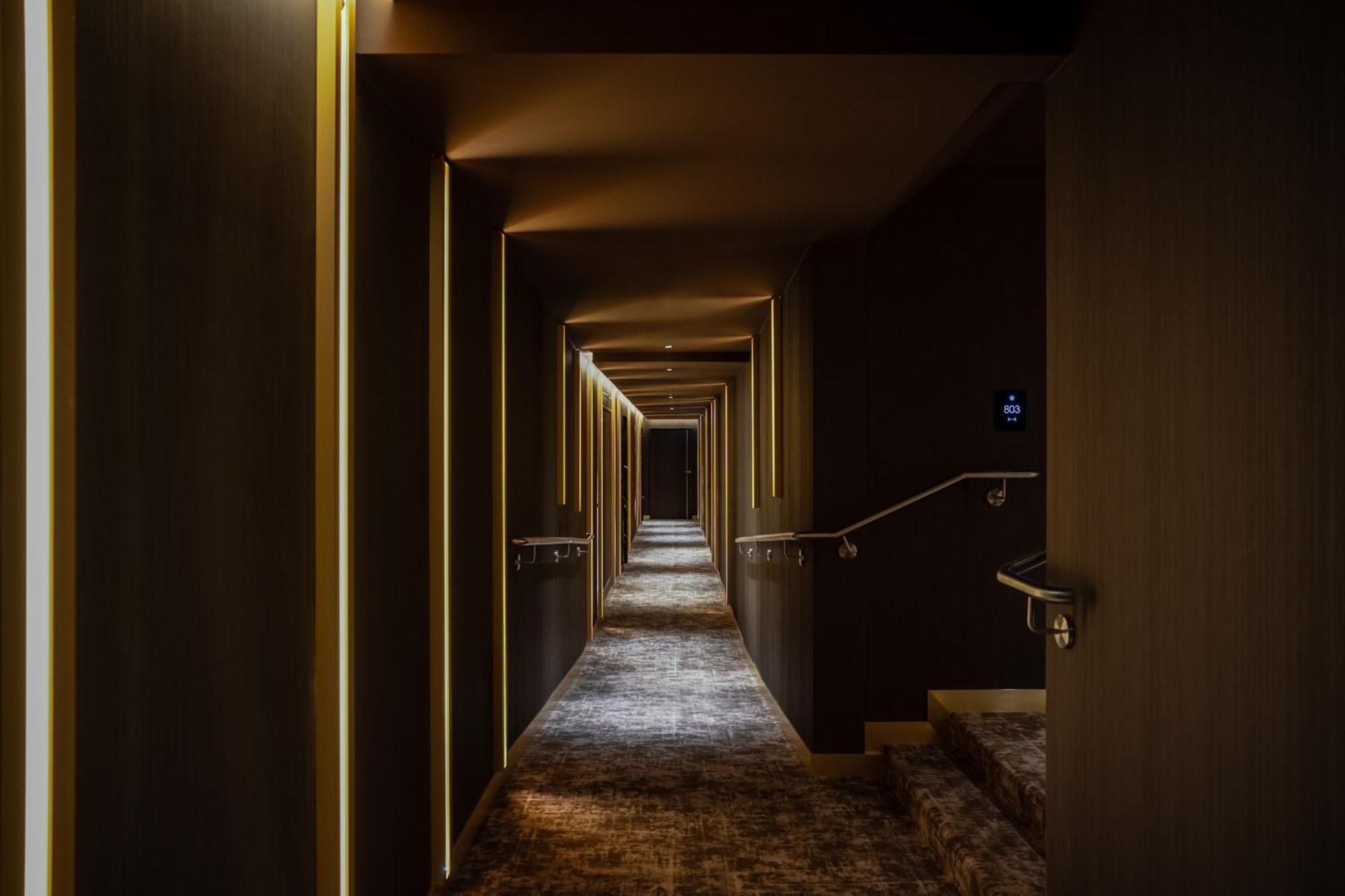 Almanac Palais Vienna Otel Dış mekan fotoğraf A corridor at the hotel